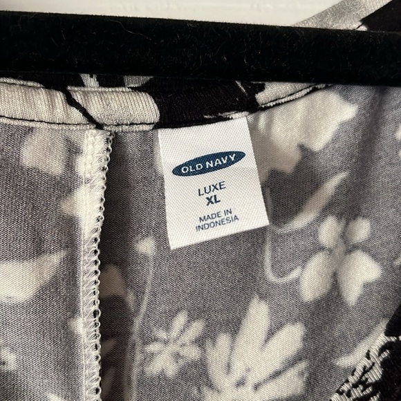 Old Navy Printed Luxe Tank Top - Picture 4 of 5